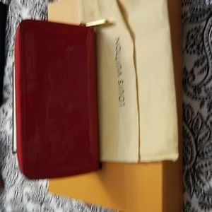 Louis Vuitton Vernis Leather Zippy Wallet